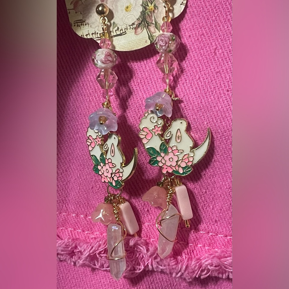 ❌❌SOLD❌❌Moon Bunny Floral Crystal Earrings - Picture 4 of 7